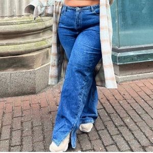 Pretty Little Thing Wash Split Hem Jeans size 18